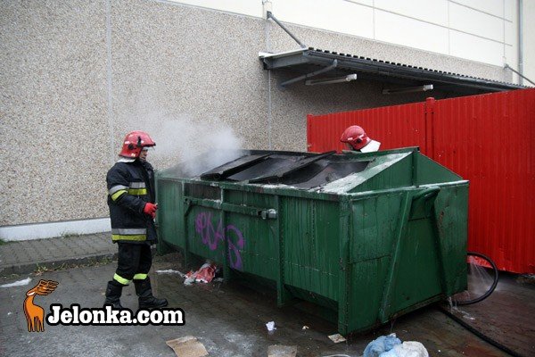 nie-parkujcie-przy-smietnikach-dym-nad-jyskiem-30895
