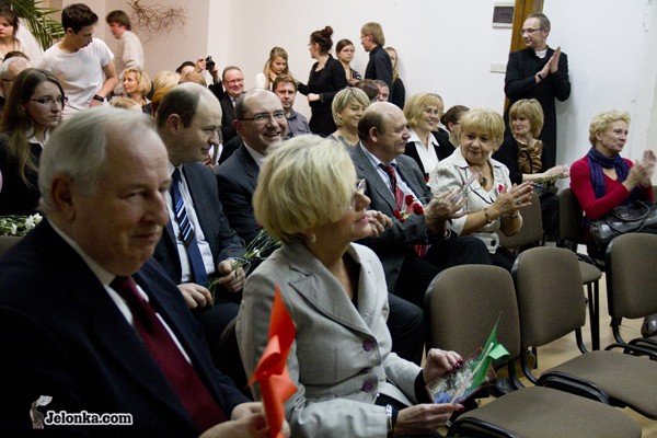 nasze-dzieje-na-pietrach-poruszajacy-happning-w-ii-lo-30913