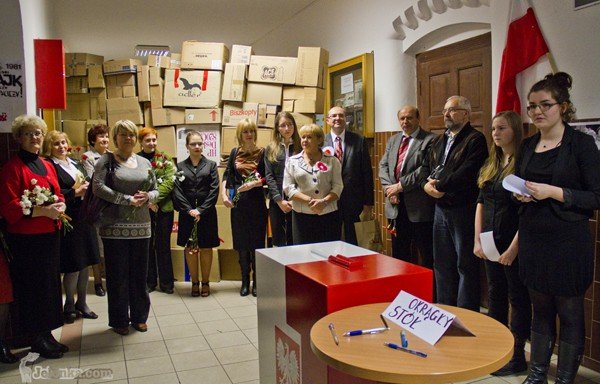 nasze-dzieje-na-pietrach-poruszajacy-happning-w-ii-lo-30913