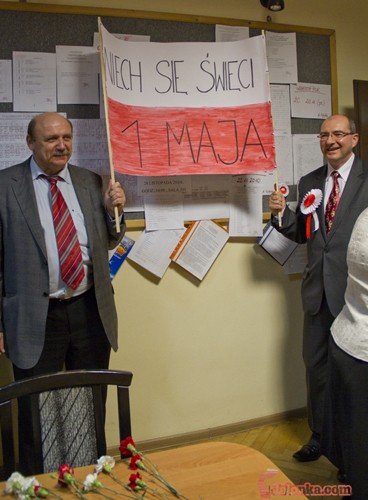 nasze-dzieje-na-pietrach-poruszajacy-happning-w-ii-lo-30913