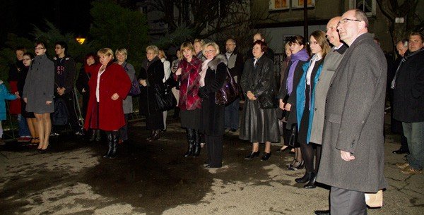 nasze-dzieje-na-pietrach-poruszajacy-happning-w-ii-lo-30913