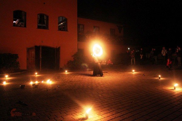 pogon-za-lisem-i-taniec-z-ogniem-w-stajni-gostar-30932