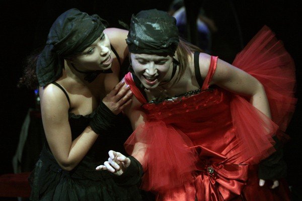koniec-listopada-w-teatrze-wejsciowki-dla-was-30940
