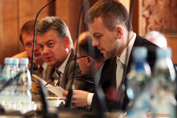 Byli radni Wojciech Leszczyk (na pierwszym planie) i Józef Zabrzański (z tyłu) nie wywalczyli w niedzielę mandatów do rady miasta.
