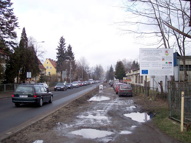 Suchą nogą nie sposób tędy przejść.