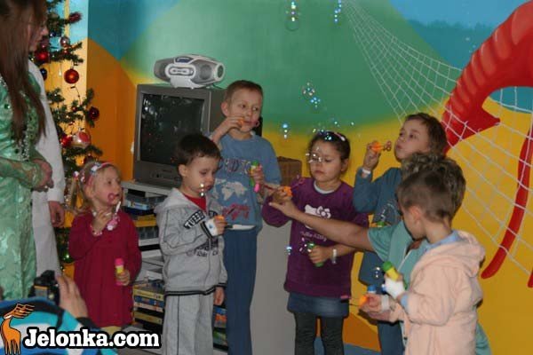 dobro-w-darze-dwaj-mikoaje-najmodszym-pacjentom-31199