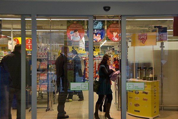 otworzyli-tesco-w-cieplicach-szau-nie-byo-31202