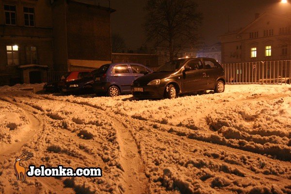 brniecie-w-brei-posniegowe-boto-na-chodnikach-i-parkingach-31210
