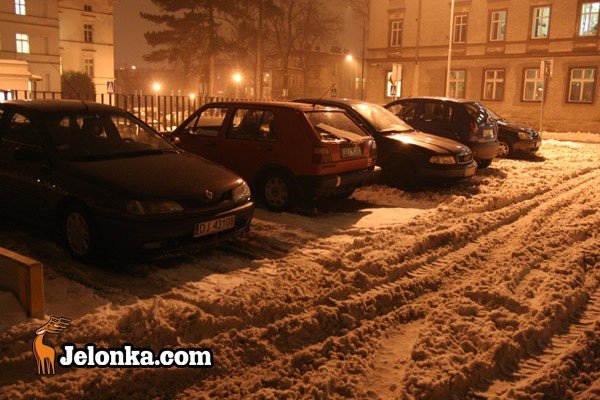 brniecie-w-brei-posniegowe-boto-na-chodnikach-i-parkingach-31210
