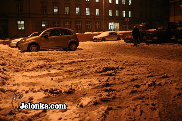 brniecie-w-brei-posniegowe-boto-na-chodnikach-i-parkingach-31210