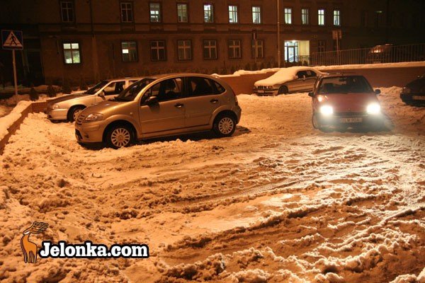 brniecie-w-brei-posniegowe-boto-na-chodnikach-i-parkingach-31210