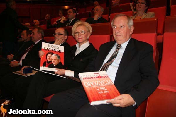 przyjaciele-panny-s-zwiazek-blizej-spoeczenstwa-31215