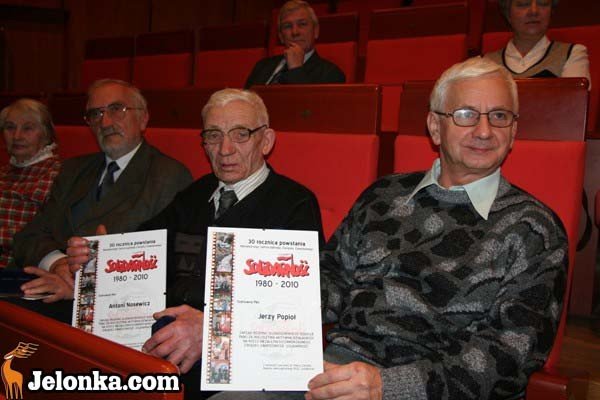 przyjaciele-panny-s-zwiazek-blizej-spoeczenstwa-31215
