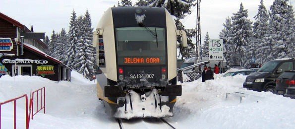szynobusem-i-autobusem-prosto-pod-skocznie-31259
