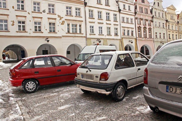 toczno-na-parkingu-przed-ratuszem-31264