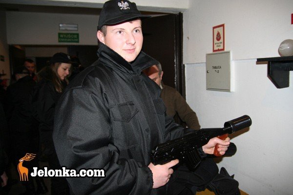 narybek-policji-goscinnie-w-komendzie-31356