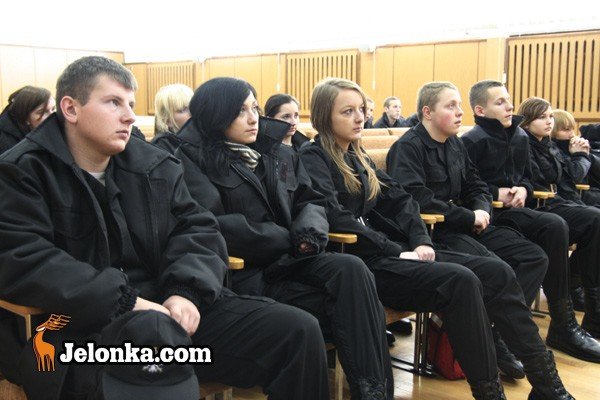 narybek-policji-goscinnie-w-komendzie-31356