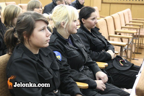 narybek-policji-goscinnie-w-komendzie-31356