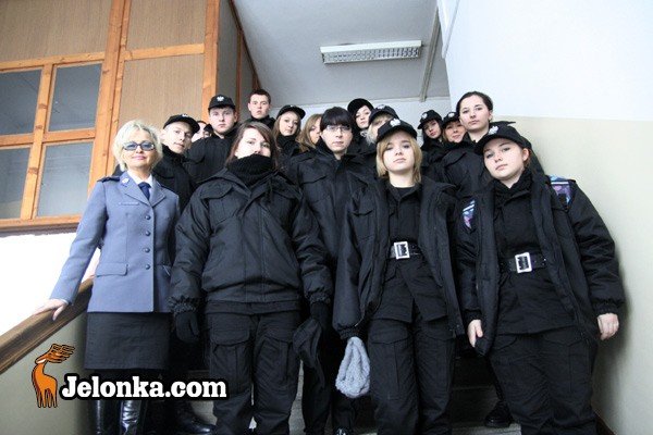 narybek-policji-goscinnie-w-komendzie-31356
