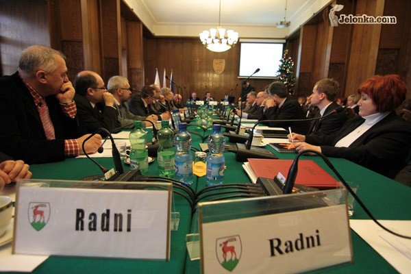 ostatnia-sesja-w-roku-czyli-radni-jak-sledzie-w-puszce-31528