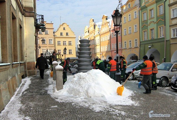 plac-ratuszowy-wzorowo-odsniezony-31552