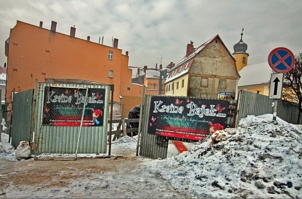 nowa-kamienica-rosnie-przy-cerkiewce-31684