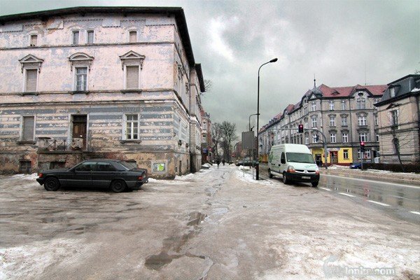 na-niektorych-chodnikach-slizgawica-po-odwilzy-31775