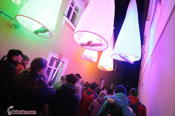 strza-w-dziesiatke-laserami-i-swiatem-31833