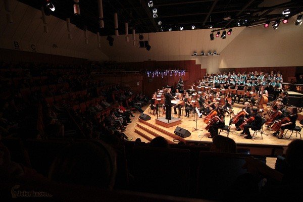modzi-filharmonicy-z-maskarada-na-bis-32015