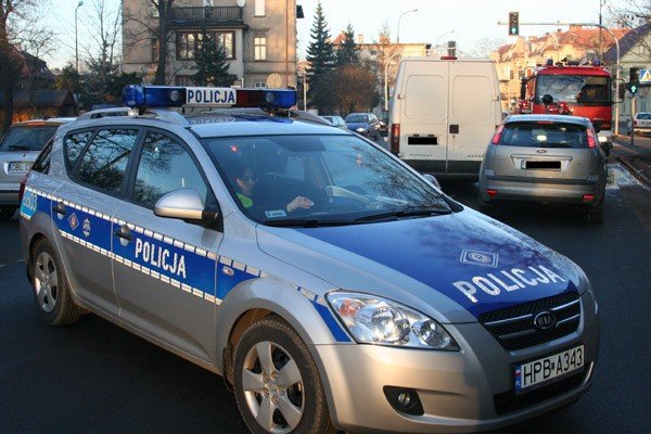 kraksa-czterech-pojazdow-bo-kierowca-sie-zagapi-32226