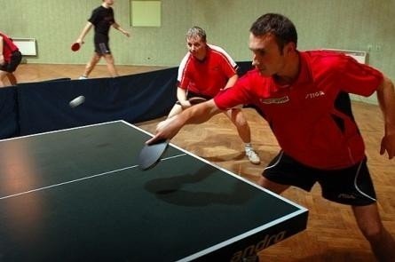 pracownicy-oswiaty-tym-razem-zmierza-sie-w-turnieju-ping-ponga-32232