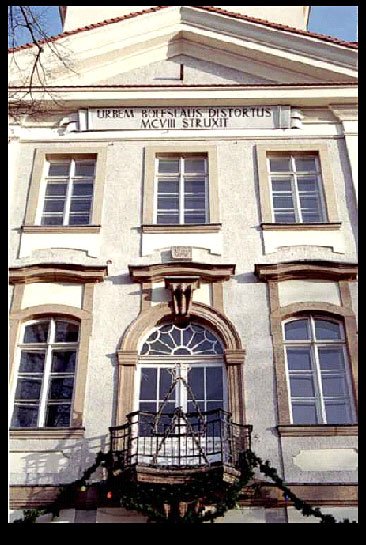 Miasto założył Bolesław Krzywousty w Roku Pańskim 1108 – ta inskrypcja pojawiła się na frontonie magistratu dzięki Eugenii Trillerowej.