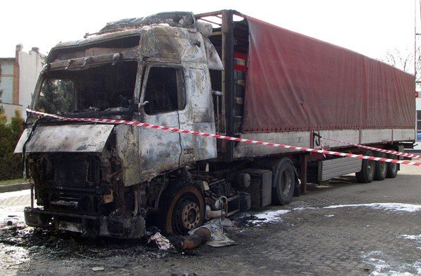 poney-dwie-ciezarowki-pozar-od-nagrzewnicy-32404