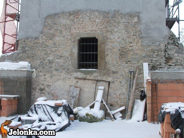 z-ruiny-atrakcja-z-widokami-na-piekna-okolice-32555