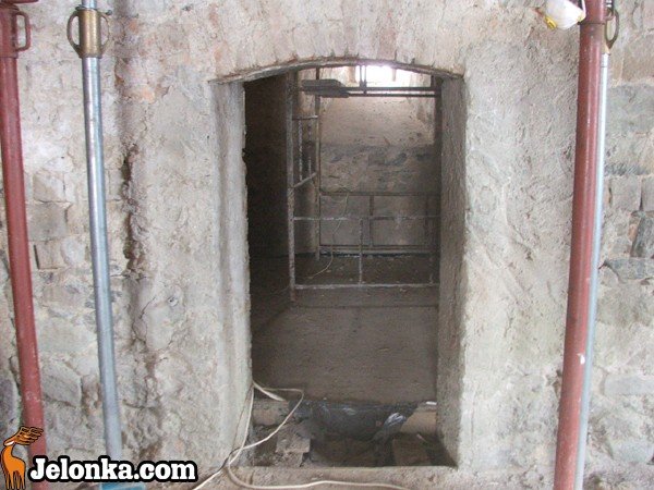 z-ruiny-atrakcja-z-widokami-na-piekna-okolice-32555