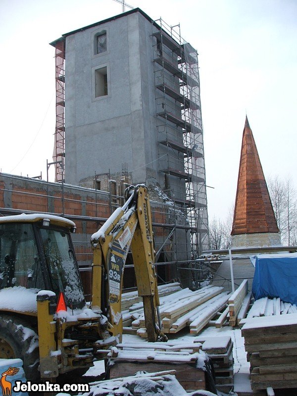 z-ruiny-atrakcja-z-widokami-na-piekna-okolice-32555