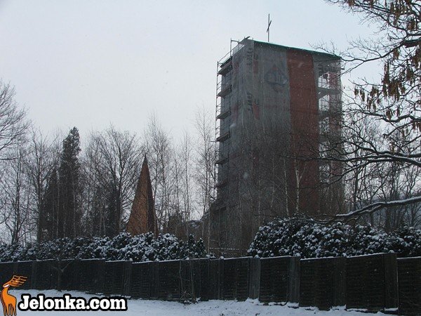 z-ruiny-atrakcja-z-widokami-na-piekna-okolice-32555