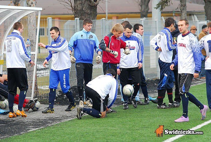 ambitna-gra-karkonoszy-nie-wystarczya-porazka-w-swidnicy-fotorelacja-32585