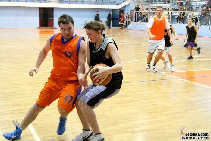 koszykarze-amatorzy-rozegrali-3-kolejke-mos-sudetow-basket-ligi-32589