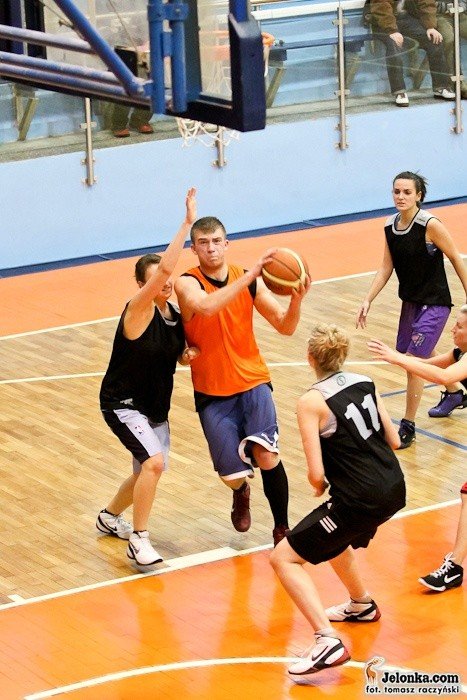 koszykarze-amatorzy-rozegrali-3-kolejke-mos-sudetow-basket-ligi-32589