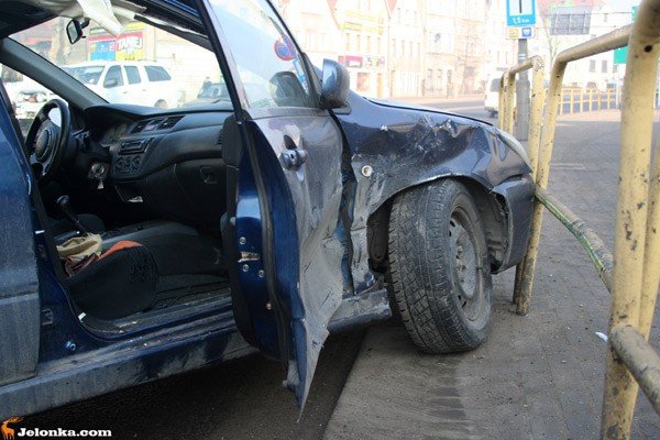 kolizja-przy-baszcie-grodzkiej-kobieta-trafia-do-szpitala-32599