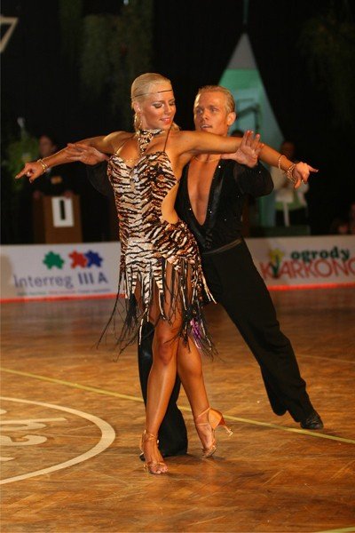 taniec-subtelny-balans-pomiedzy-ideaem-a-pieknem-32672