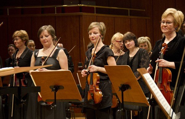 ta-magiczna-wiolonczela-tomasz-strahl-w-filharmonii-dolnoslaskiej-32686