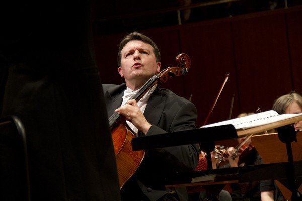 ta-magiczna-wiolonczela-tomasz-strahl-w-filharmonii-dolnoslaskiej-32686