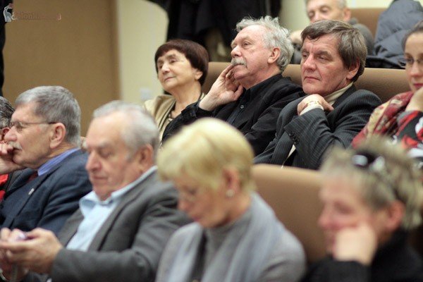podziemia-to-zya-zota-co-z-tablica-dla-hanny-reitsch-32773