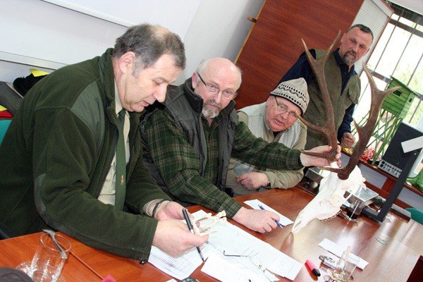 trofea-z-jelenia-godne-powieszenia-32833