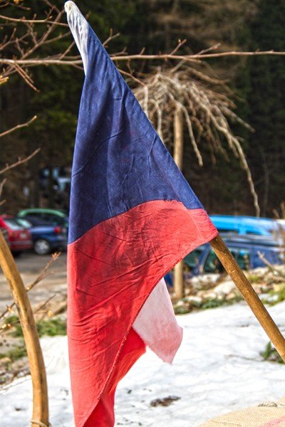 zjazd-rogatymi-na-resztkach-sniegu-32838