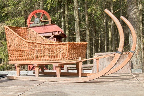 zjazd-rogatymi-na-resztkach-sniegu-32838