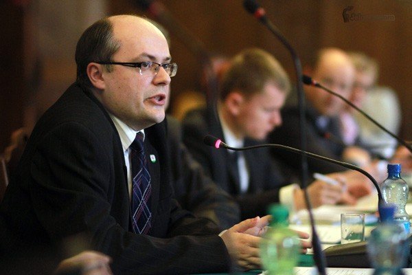Krzysztof Mróz – przynajmniej wg obserwacji – to jeden z najaktywniejszych uczestników dyskusji na forum rady miasta