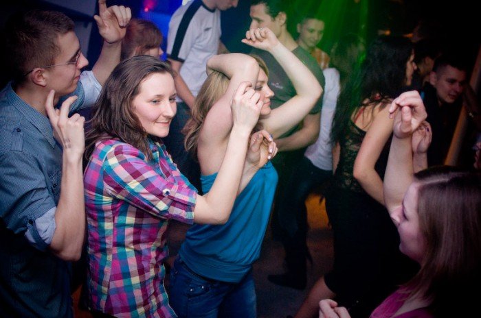 studenci-juz-pena-geba-otrzesiny-w-riverside-32929